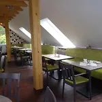 Schade's Wohlfuehlhotel 3* זלב