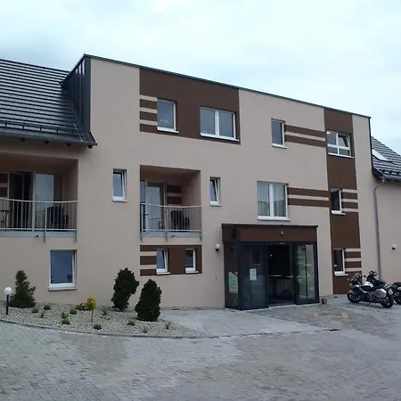 ホテル Schade's Wohlfuehlhotel ゼルプ